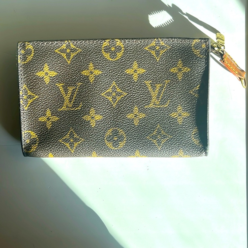 LOUIS VUITTON POCHETTE